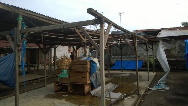 Rumah Warga dan Los Pasar Desa Tri Manunggal Diterjang Angin Puting Beliung