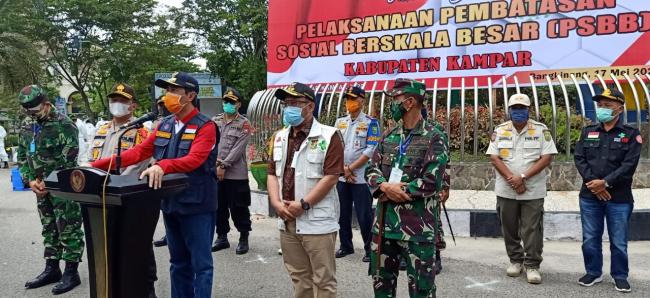 Gubernur Riau bersama Kapolda, Danrem, Danlanud, Hadiri Penyemprotan Desinfektan Serentak di Kampar