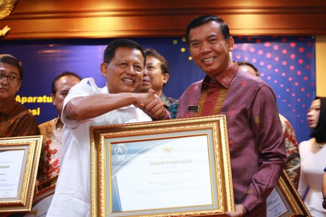 Pekanbaru Raih Penghargaan Penyelenggara Pelayanan Publik Terbaik Indonesia