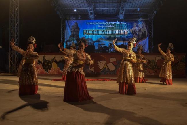 Panggung seni kreatif Dispar Riau diramaikan Kelompok seni dari Kepulauan Meranti 