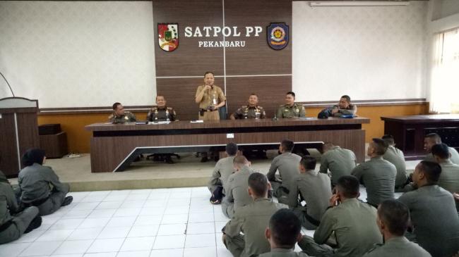 Hari Perdana Kerja, 100 Banpol PP Mendapat Pengarahan Plh Sekdako Pekanbaru