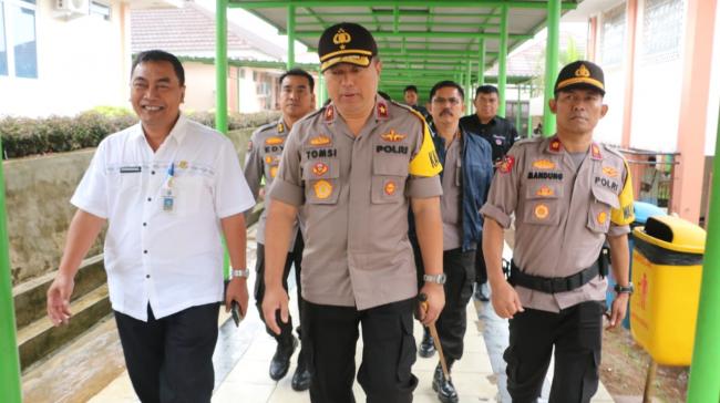 Kapolda Banten, Kunjungi DVI untuk Melihat Proses Identifikasi Korban Tsunami di RSUD Pandeglang.