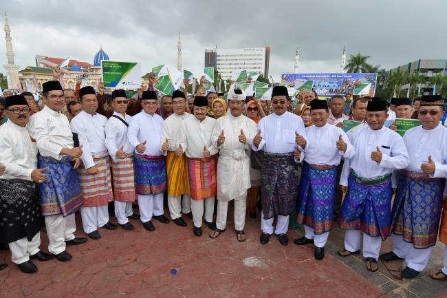 Bank Riau Kepri Salurkan Dana CSR Kepada 5 Ribu Tenaga Kerja Dalam Program GN Lingkaran Di Batam