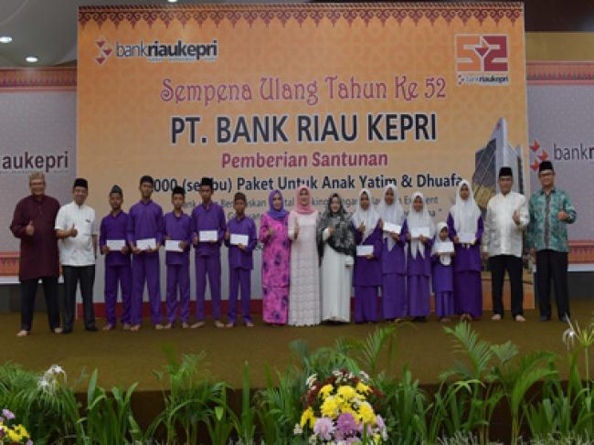 Sempena HUT 52 Bank Riau Kepri Berikan Santunan Kepada 1115 Anak Yatim