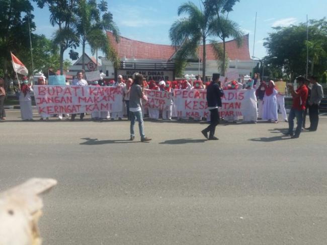 Tuntut Gaji dan Kejelasan Status Puluhan RTK Gelar Aksi Demo