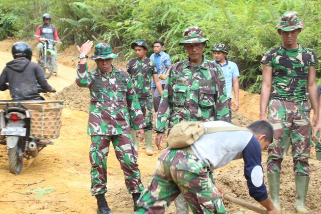 DANDIM 0313/KPR TINJAU LOKASI TMMD KE 105 DIDESA BALUNG