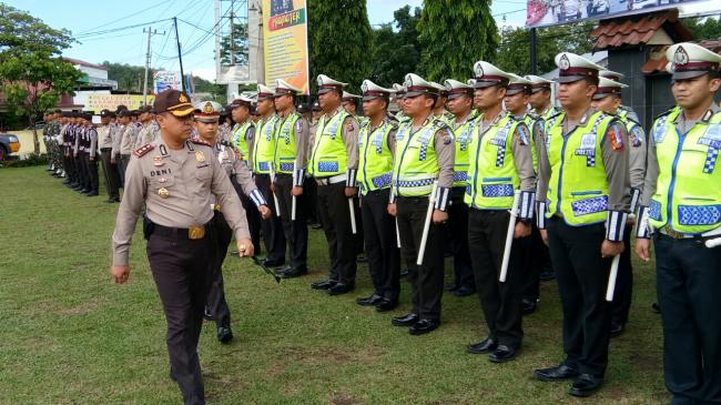 Kapolres Kampar Pimpin Apel Gelar Pasukan Ops Zebra Siak 2017 di Polres Kampar