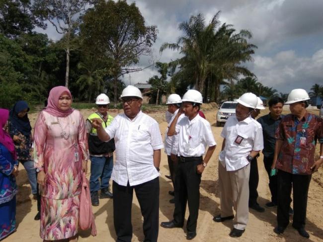 Tinjau Tol Pekanbaru-Dumai, Plt Gubernur Riau: Masalahnya Tinggal yang 12 Hektare