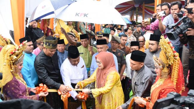 2 Prasasti Fly Over ditandatangani sekaligus Jembatan Siak IV diresmikan Gubernur Riau