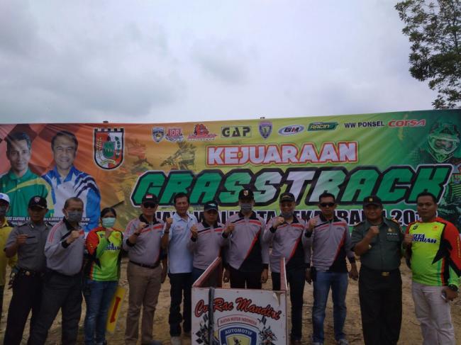 Plt Wali Kota Buka Kejuaraan Grasstrack Walikota Cup 2018 di Sirkuit Sport Center