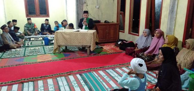 BABINSA HADIRI WIRID PENGAJIAN RUTIN DI DESA BINAAN PADA TMMD KE 105 KODIM 0313/KPR