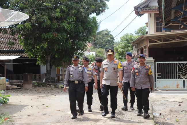 Kapolda Banten Irjend Pol Drs Tomsi Tohir Msi Kunjungi Desa Sumur