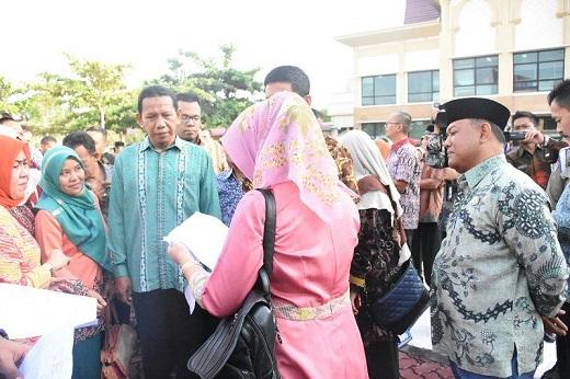 Absen di Hari Pertama Kerja, Pemkab Kampar Potong Tunjangan ASN dan THL