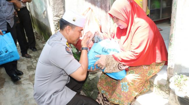 Jumat Barokah Polda Banten, Ucapan Terimakasih Masriah, kepada Kapolda Banten 