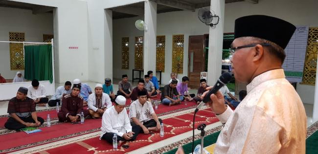 Bersafari Ramadhan ke Mushalla Nurul Farah, Rektor Titip Mahasiswa UIR