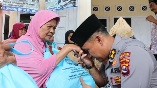 Rasa Haru Warga Kampung Cipayung, saat Dikunjungi Tim Jumat Barokah Polda Banten.