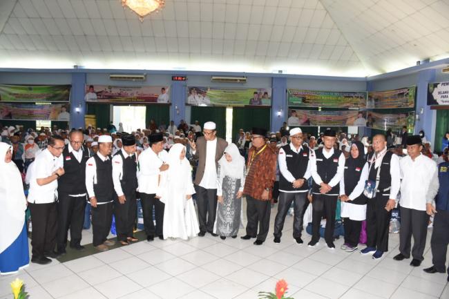 Bupati Kampar Sambut Langsung Jemaah Haji Kampar