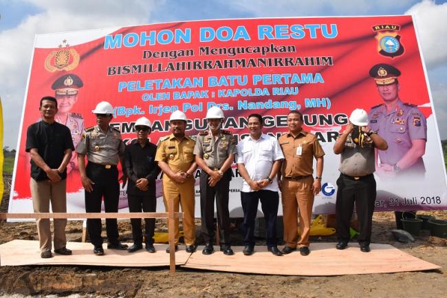 Wabup dan Kapolda Riau Lakukan Peletakan Batu Pertama SPN Polda Riau.