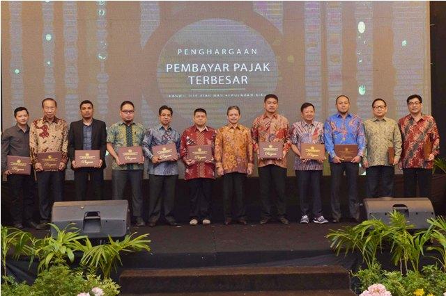 Lagi Bank Riau Kepri Raih Penghargaan Pembayar Pajak Terbesar Dari DJP Kanwil Riau dan Kepri