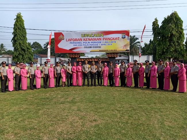 Kapolres Kampar Pimpin Upacara Kenaikan Pangkat Personel Polri dan ASN Polres Kampar