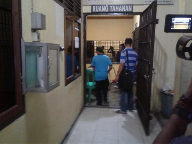 SENTRA GAKKUMDU KAMPAR TAHAN PELAKU PENCOBLOSAN 2 KALI
