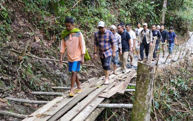 Berjalan Kaki, Yuyun Hidayat Susuri 36 Kilometer Jalur Interpretasi