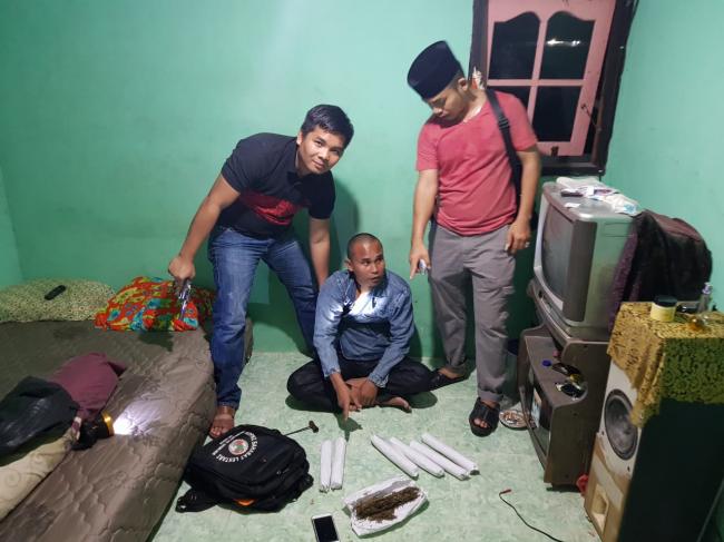 Sembunyi dirumah Tetangganya, Gembong Narkoba ini Diringkus Polsek Tapung Hilir 