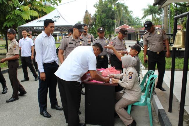 Polres Kampar Lakukan Cek Urine Anggota Secara Mendadak