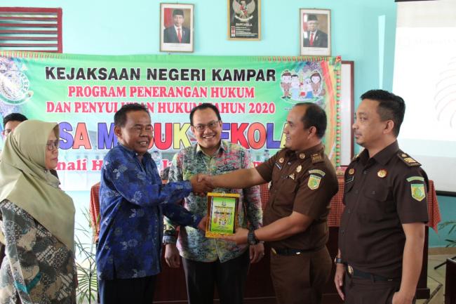 Begini Cara Jaksa di Kampar Meperkenalkan Hukum Kepada Siswa Sekolah