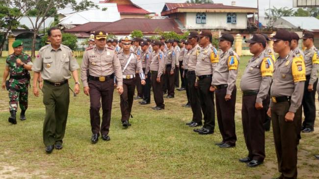 Bupati Kampar Pimpin Apel Gelar Pasukan Operasi Lilin Siak 2017 di Lapangan Pelajar Bangkinang