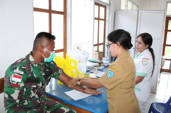Novi Pande Kekurangan Darah, TNI Donorkan Darah Untuk Masyarakat Perbatasan