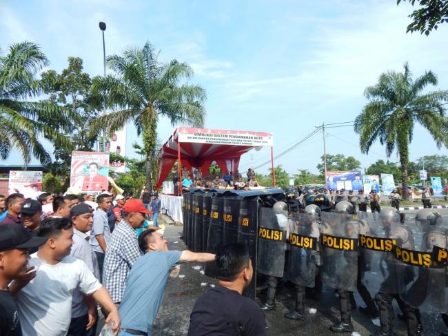 Polres Kampar Gelar Simulasi Sispamkota Libatkan Ratusan Personel Polri, TNI dan Satpol PP