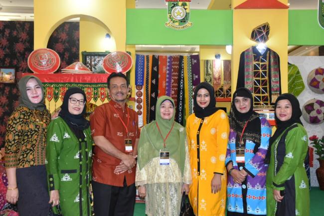 Songket Jadi Primadona Pada Pameran Kriya Nusa 2018