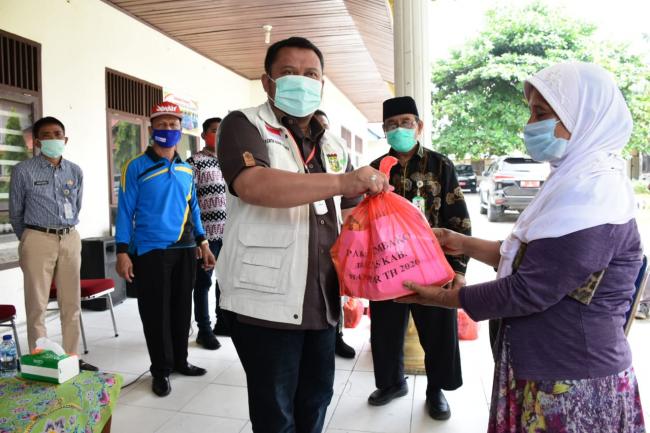 Baznas Salurkan 10.000 Paket Sembako Non Beras di Kampar