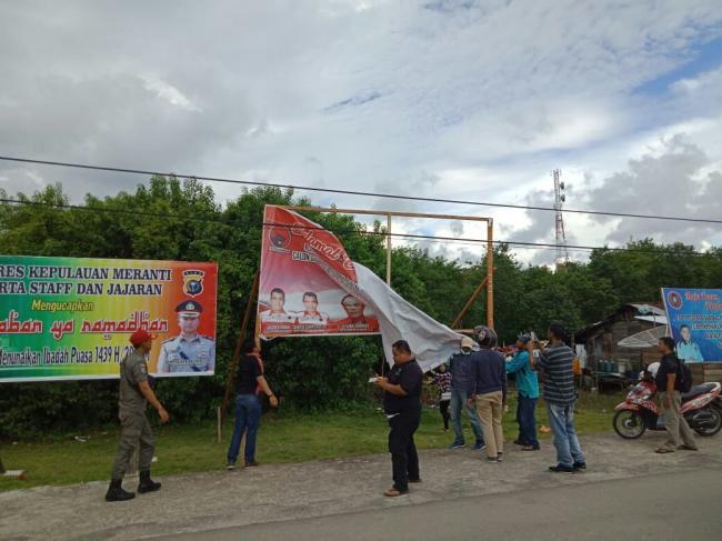 Panwaslu Kabupaten/Kota Se-Provinsi Riau Mulai Menertibkan Alat Peraga Sosialisasi (APS) Partai dan 