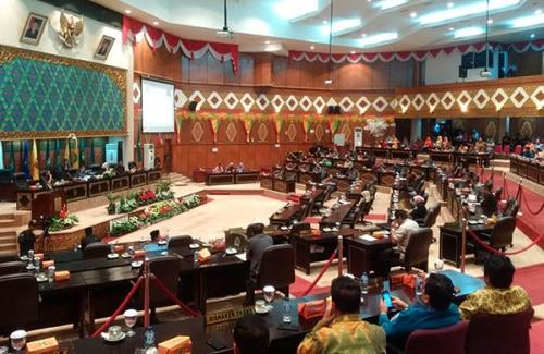 Sakit Kaki, Plt Gubernur Riau Batal Bacakan LKPJ di Dewan