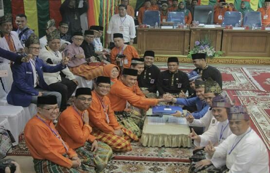 Syamsuar - Edy Natar Ucapkan Syukur Setelah Mendaftar ke KPU Riau