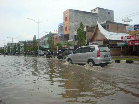 Walikota Dumai Akui Belum Ada Solusi Pasti, Tangani Banjir