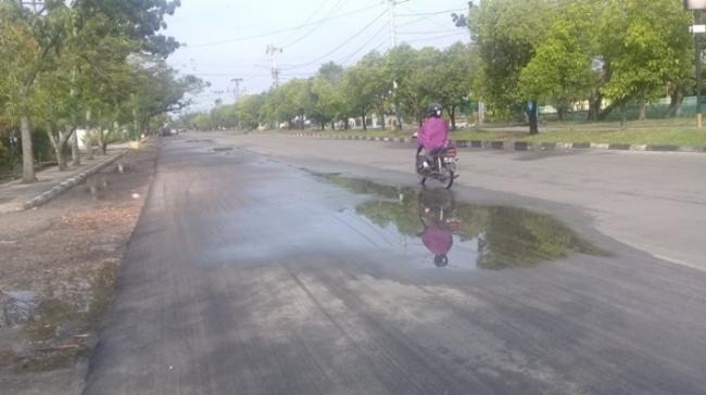 Air Tergenang Di Proyek Overlay Jalan SSK, Dinas PU Dumai Akui Sejumlah Titik Tidak Rata