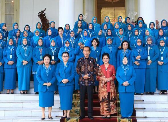 Ketua TP-PKK Kampar Muslimawati Catur Silaturahmi dengan Ibu Negara di Istana Bogor.