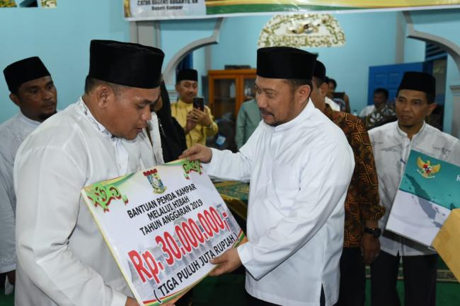 Safari Ramadhan Perdana Bupati Kampar disambut dengan Aspirasi masyarakat.