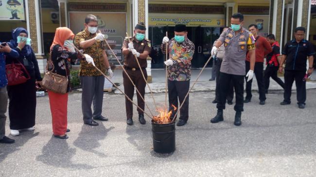 Polres Kampar Musnahkan Narkotika Hasil Ungkap Kasus Selama Operasi Antik 2018