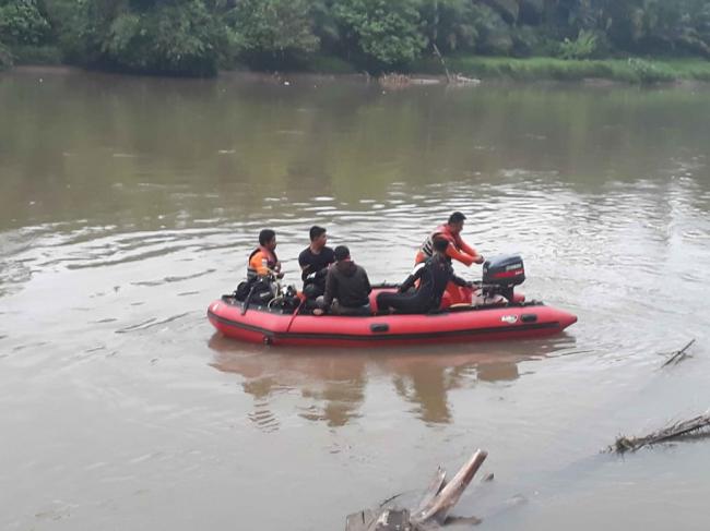 TIM SAR GABUNGAN KEMBALI MELAKUKAN PENCARIAN DI AREA KEJADIAN TENGGELAMNYA ALDO
