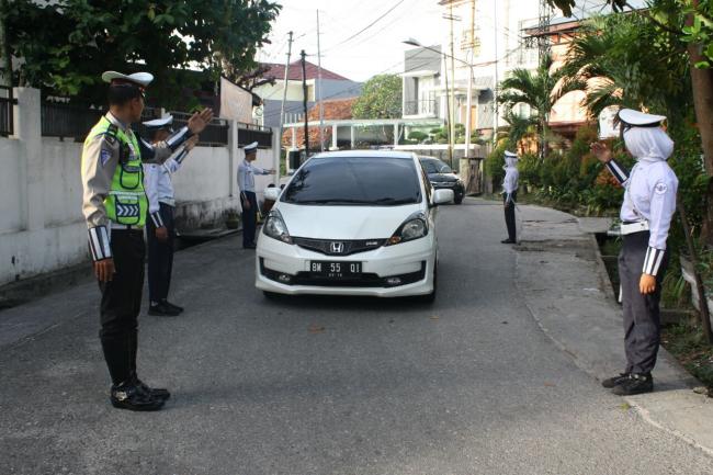 Tim Patroli Keamanan Sekolah (PKS) SMP Kemala Bhayangkari, Atur Lalu Lintas Pagi Hari