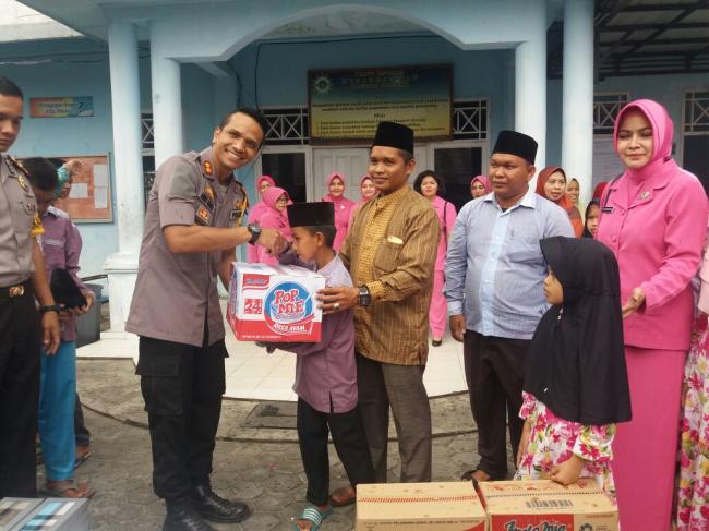 Kapolres Kampar Salurkan Bantuan KePanti Asuhan Jelang HUT Bhayangkara ke-72