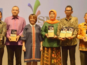 Kampar Terima Penghargaan Daerah Ketepatan Alokasi APBD Pendidikan Terbaik 2018