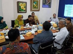 Rektor dan Humas UIR Dapat Undangan Menghadiri Rapat BKS PTIS di Jakarta