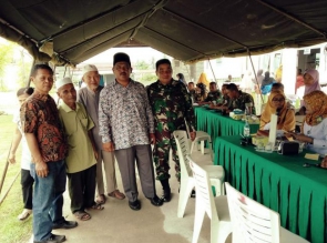 Hut TNI ke 73 Yonif 132 BS/Salo Adakan Bhakti Sosial dan Pengobatan gratis