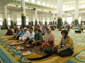 Polresta Pekanbaru, Menjaga Keamanan Tabligh Akbar dan Sunatan Massal di Masjid Agung An-Nur Pekanba