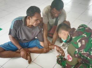 Pengabdian TNI di Tengah Pandemi Covid-19, Memberikan Pelayanan Kesehatan di Pos Haumeniana 